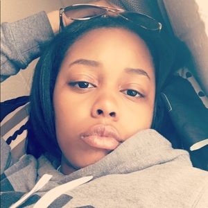 Meet your Posher, Laravia